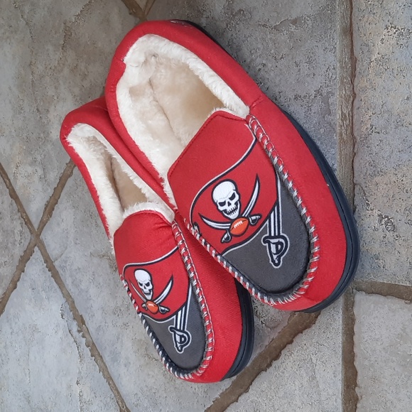 Foco Tampa Bay Buccaneers Slippers sz S(Mens 7-8) - Picture 1 of 6